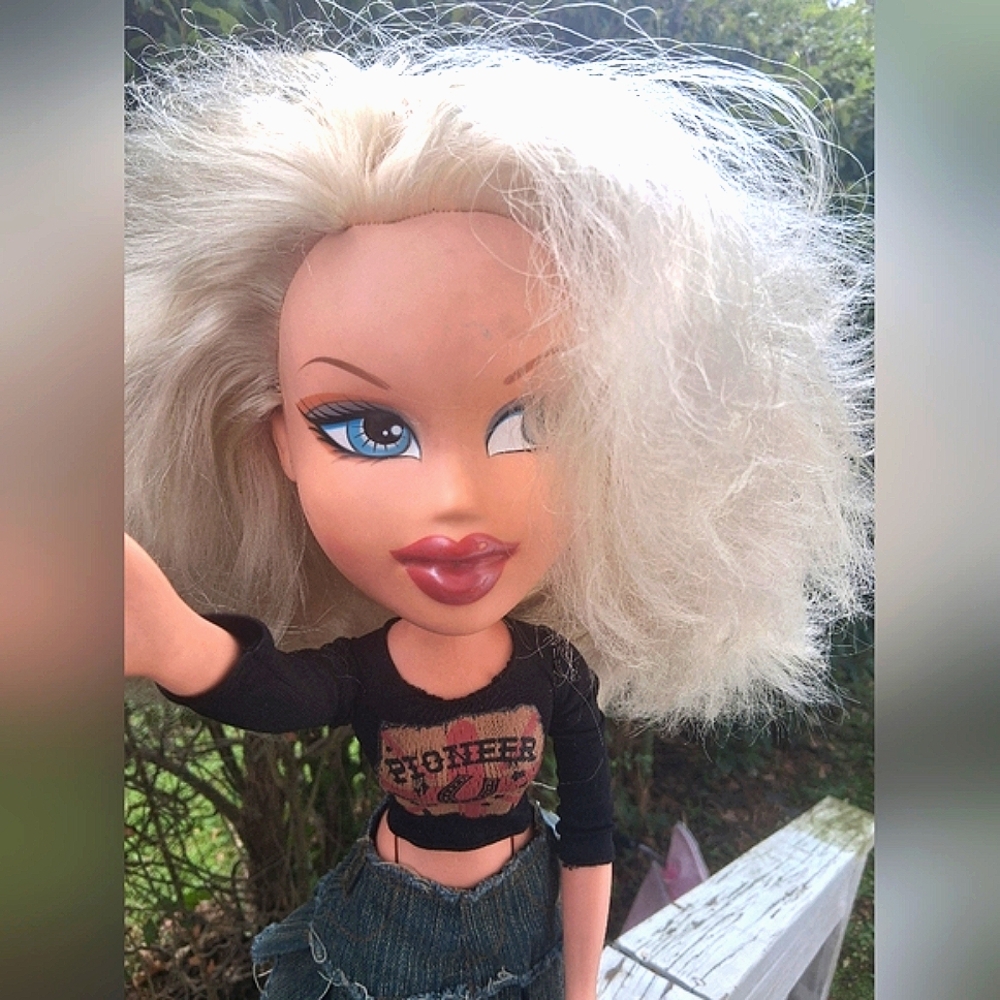 24" vintage Bratz  Doll with Blonde Hair and western Outfit - Picture 6 of 10